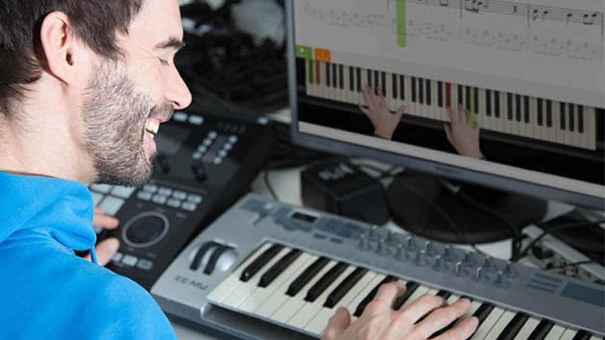 This AI-powered app listens as you play to help you learn piano