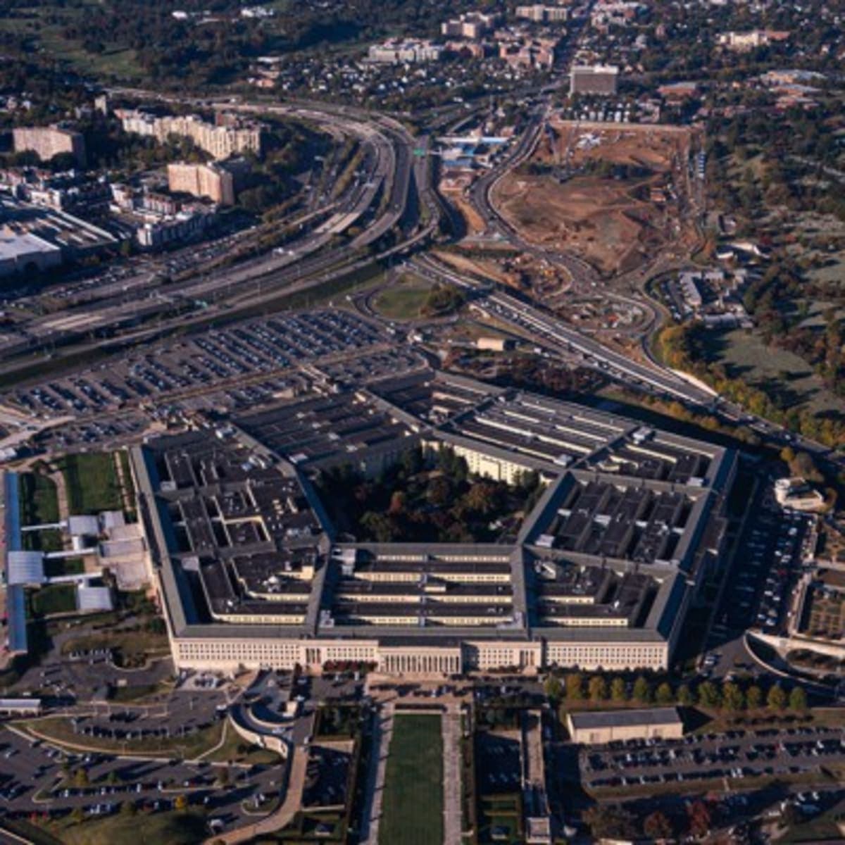 Pentagon secures 8 AI deals for secret networks